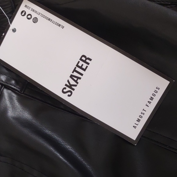 NWT Almost Famous Large Black Faux Leather Skater Cargo Pants - Picture 4 of 13